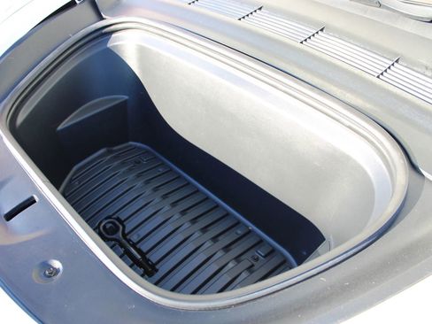 Used 2022 Tesla Model Y Long Range image 30