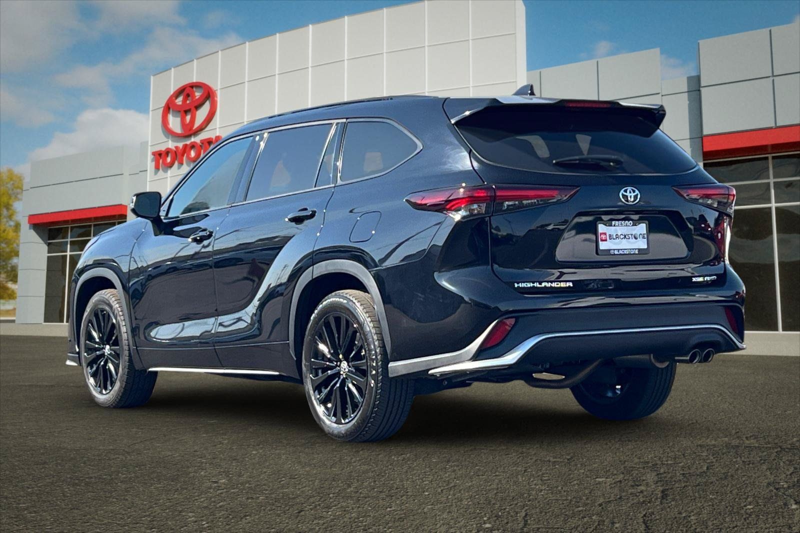 Used 2025 Toyota Highlander XSE AWD/4WD image 5