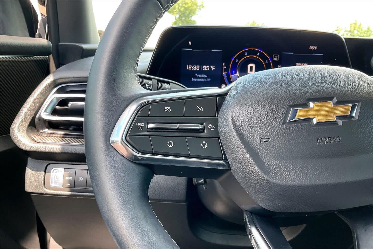 Used 2026 Chevrolet Traverse High Country FWD image 24