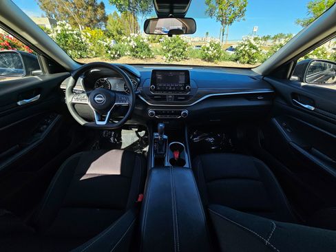 Used 2024 Nissan Altima 2.5 SV image 19