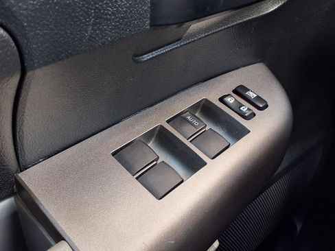 Used 2012 Toyota Tundra 2WD CrewMax w/ SR5 Pkg image 9