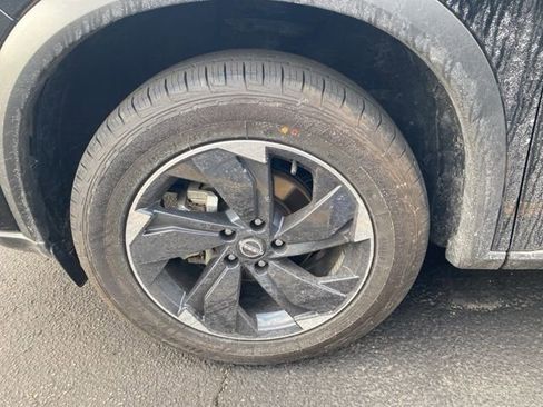 Used 2025 Nissan Rogue SV image 13