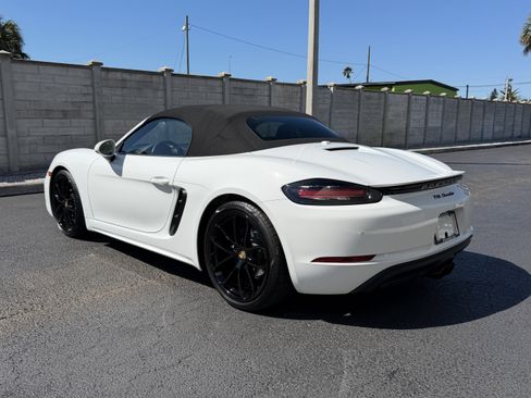 Certified 2024 Porsche 718 Boxster image 3