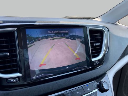 Used 2024 Chrysler Pacifica Touring-L FWD image 28