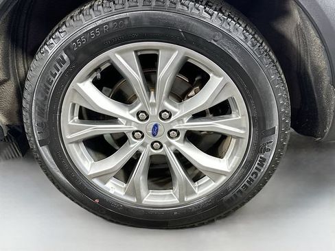 Used 2023 Ford Explorer XLT w/ Equipment Group 202A AWD/4WD image 32