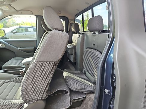 Used 2017 Nissan Frontier SV w/ SV Value Truck Package image 9