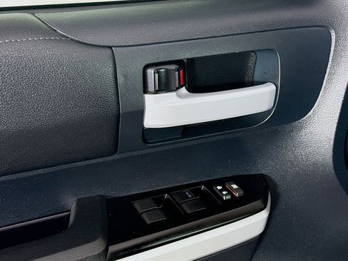 Used 2018 Toyota Tundra SR5 image 23