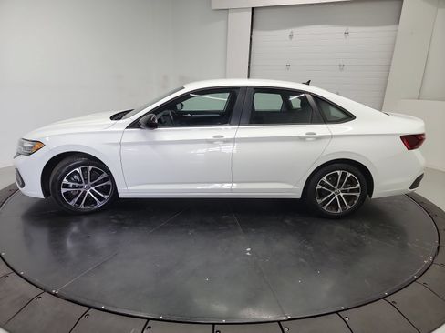 Used 2022 Volkswagen Jetta Sport FWD image 4