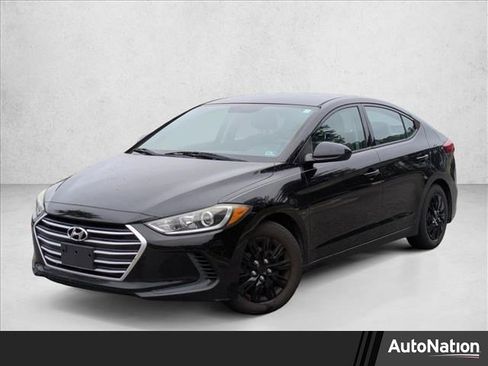 Used 2017 Hyundai Elantra SE FWD image 1