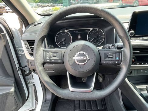 Used 2024 Nissan Rogue SV FWD image 11