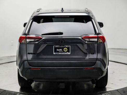 Used 2021 Toyota RAV4 LE image 11