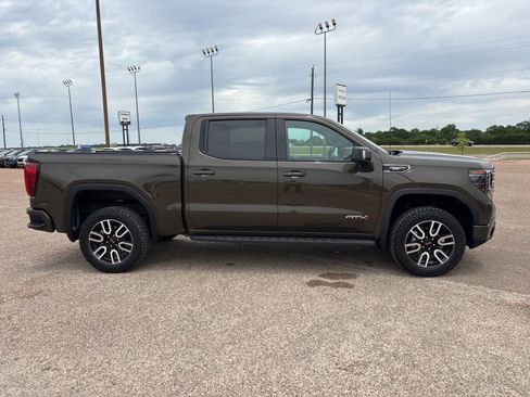 Used 2023 GMC Sierra 1500 AT4 w/ AT4 Premium Package AWD/4WD image 7