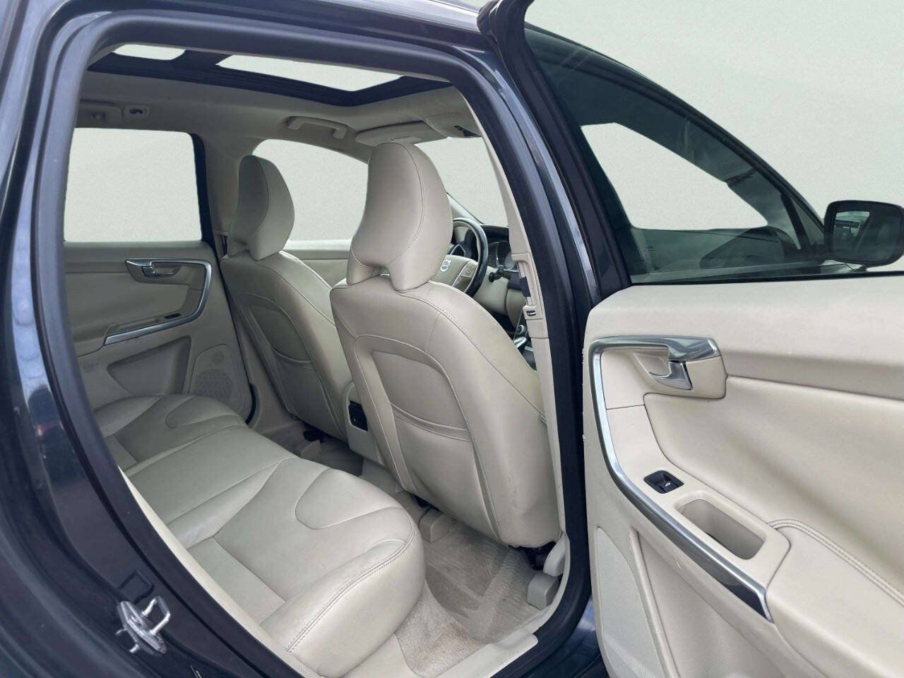Used 2016 Volvo XC60 T5 Premier FWD image 16