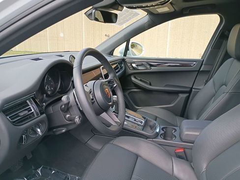 Certified 2026 Porsche Macan image 4