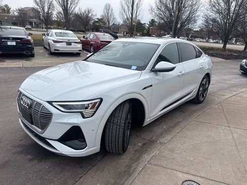 Used 2023 Audi e-tron Premium Plus w/ Premium Plus Package image 6