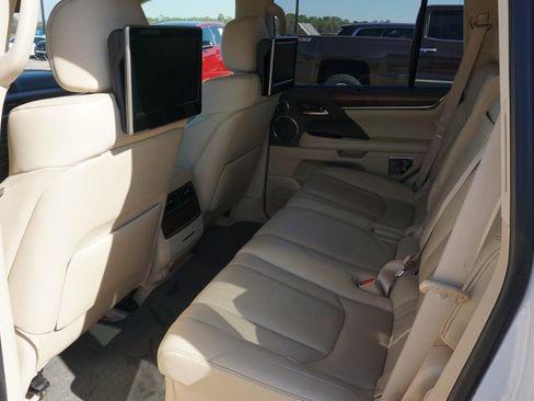 Used 2017 Lexus LX 570 4WD image 7