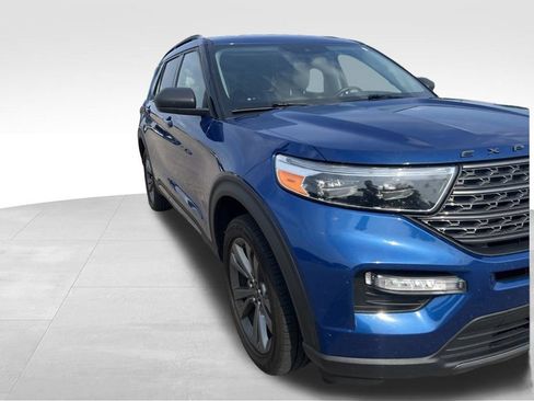 Used 2021 Ford Explorer XLT w/ Equipment Group 202A AWD/4WD image 15
