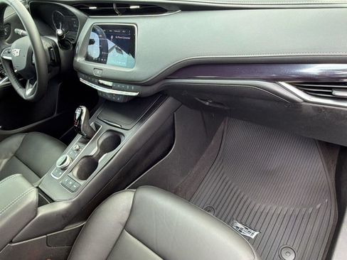 Used 2023 Cadillac XT4 Luxury w/ Cold Weather Package FWD image 32
