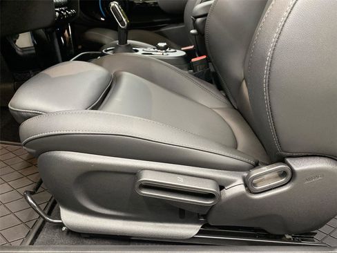 Certified 2024 MINI Cooper SE image 18