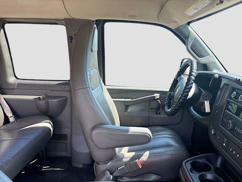 Used 2018 Chevrolet Express 3500 LS RWD image 20