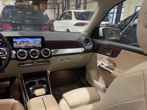 Used 2023 Mercedes-Benz GLB 250 4MATIC image 4