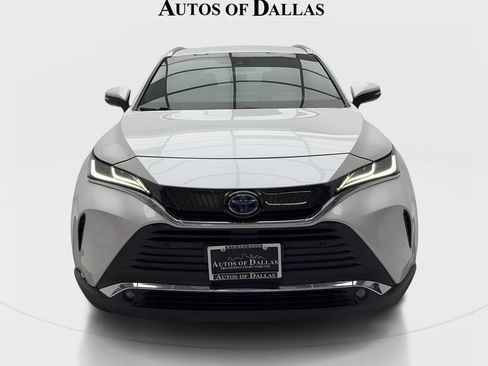 Used 2024 Toyota Venza XLE AWD/4WD image 3
