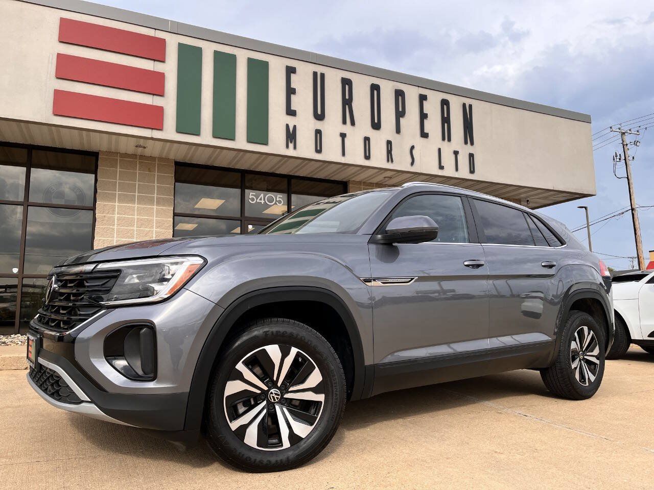 Used 2024 Volkswagen Atlas Cross Sport SE AWD/4WD image 1