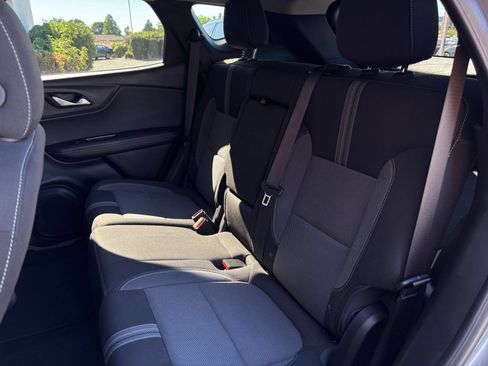 Used 2025 Chevrolet Blazer LT FWD image 38