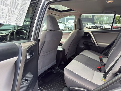 Used 2015 Toyota RAV4 XLE AWD/4WD image 30