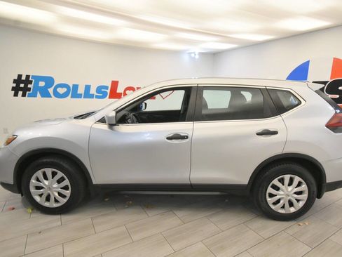 Used 2020 Nissan Rogue S image 2