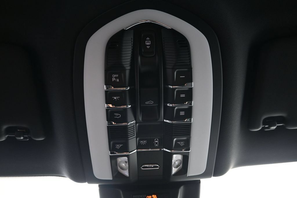 Used 2026 Porsche Macan Turbo AWD/4WD image 22