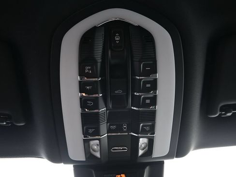 Used 2026 Porsche Macan Turbo AWD/4WD image 22