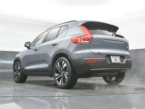 Used 2023 Volvo XC40 B5 Plus w/ Protection Package Premier image 39