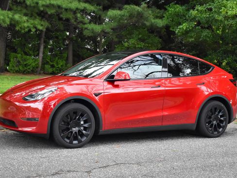 Used 2022 Tesla Model Y Long Range image 3