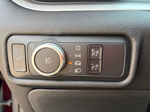 Used 2022 Ford Explorer XLT w/ Equipment Group 202A AWD/4WD image 31