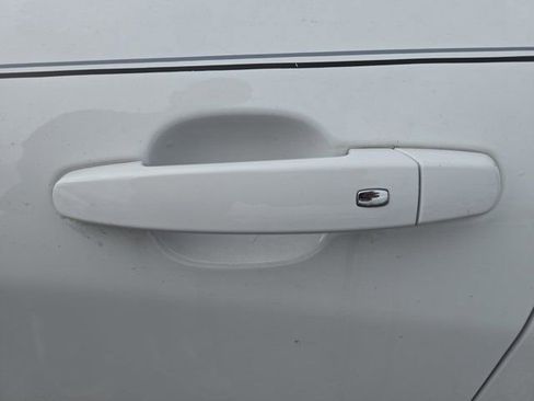 Used 2024 Chevrolet Equinox LT FWD image 11