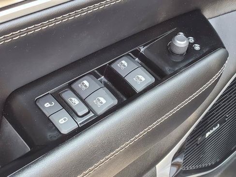 Used 2023 Jeep Wagoneer L Series III w/ Premium Group I AWD/4WD image 22