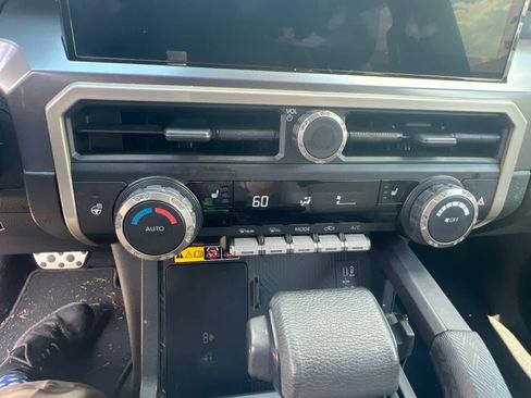 Used 2024 Toyota Tacoma 4x4 Double Cab image 12