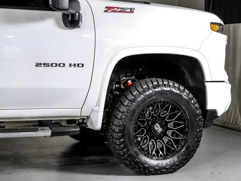 Used 2025 Chevrolet Silverado 2500 LT AWD/4WD image 8