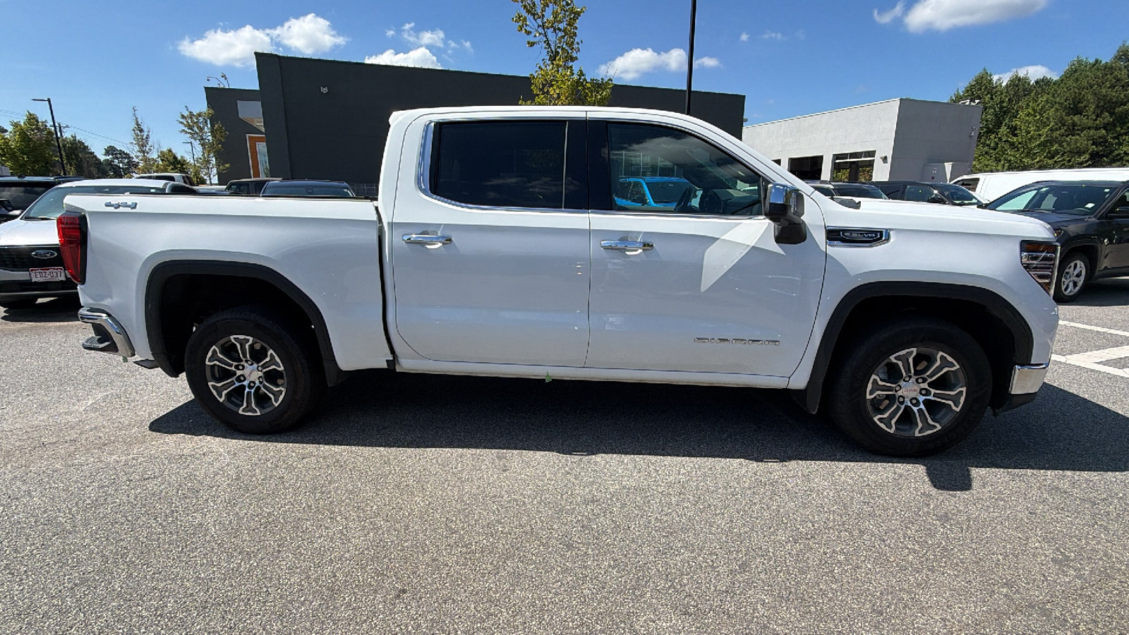Used 2025 GMC Sierra 1500 SLT AWD/4WD image 7