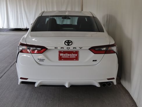 Used 2022 Toyota Camry SE FWD image 25