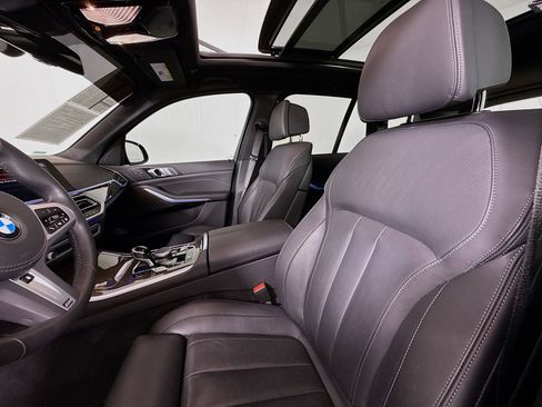 Used 2022 BMW X5 xDrive40i w/ M Sport Package image 11