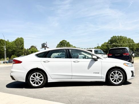 Used 2019 Ford Fusion SE FWD image 7
