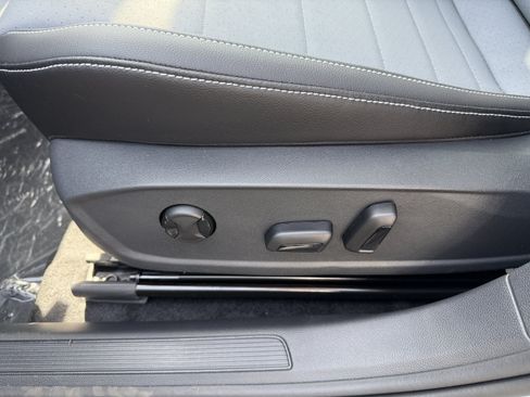 New 2026 Volkswagen Jetta SE FWD image 18