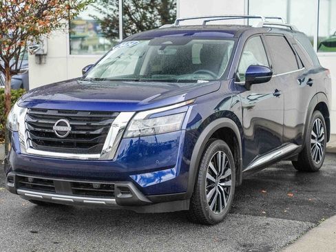 Used 2024 Nissan Pathfinder Platinum image 3