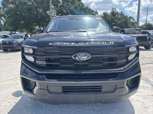 Used 2025 Ford Expedition Active AWD/4WD image 2