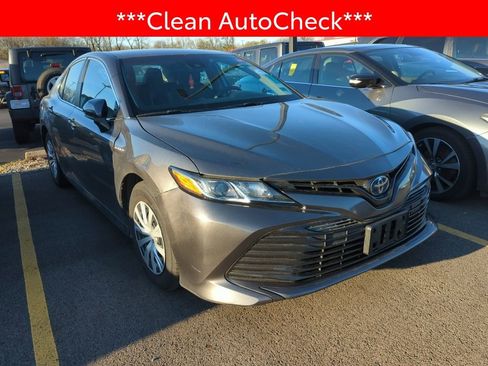 Used 2018 Toyota Camry LE image 3