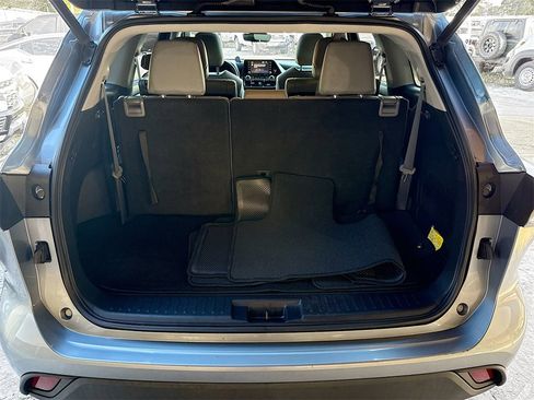 Used 2020 Toyota Highlander XLE image 30