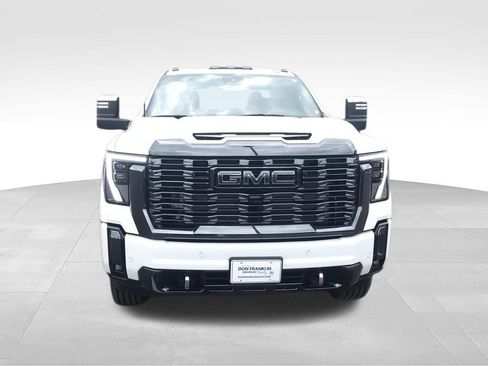 Used 2024 GMC Sierra 3500 Denali Ultimate AWD/4WD image 3