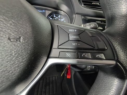 Used 2017 Nissan Rogue S image 15